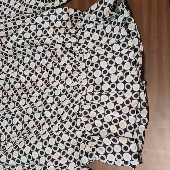 Vince Camuto M Print Top w Cinch Waist - Picture 4 of 5